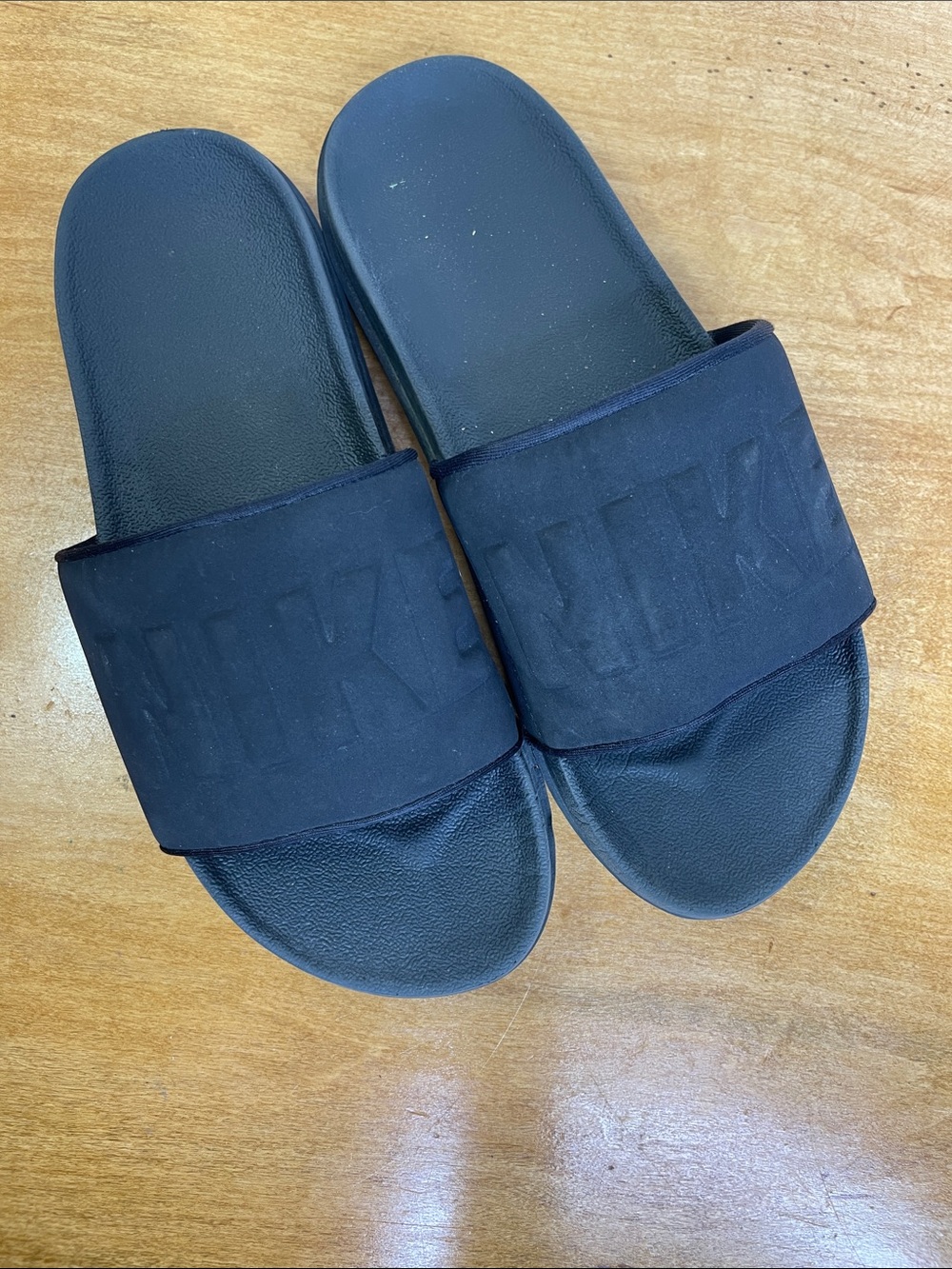 Nike Black Embossed Strap Slide Sandals. Size 8